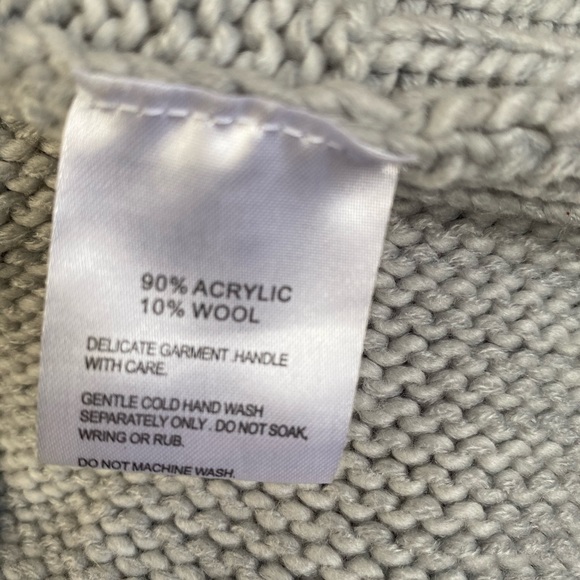 RUNAWAY off shoulder fringe knit• size L - Picture 5 of 5